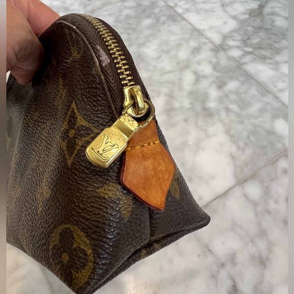 Authentic Louis Vuitton Monogram Canvas Compact Cosmetic Case - Picture 4 of 14